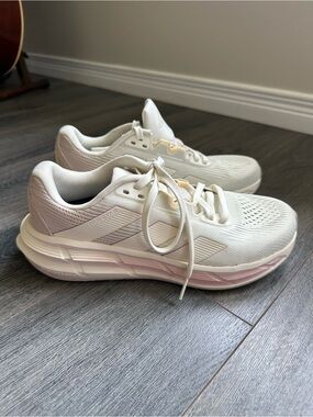 NEW Adidas Women's Questar 3 Running Shoes Off White Mauve Athleisure Pastel 8